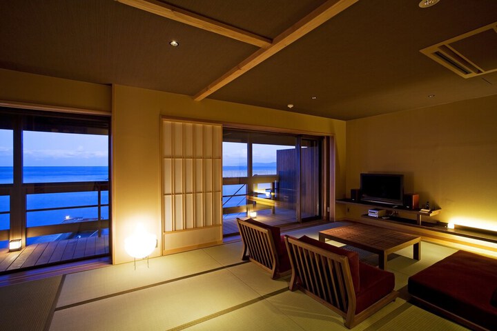 Room 6 of 40