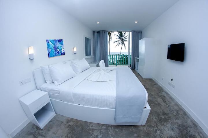 Room 6 of 25