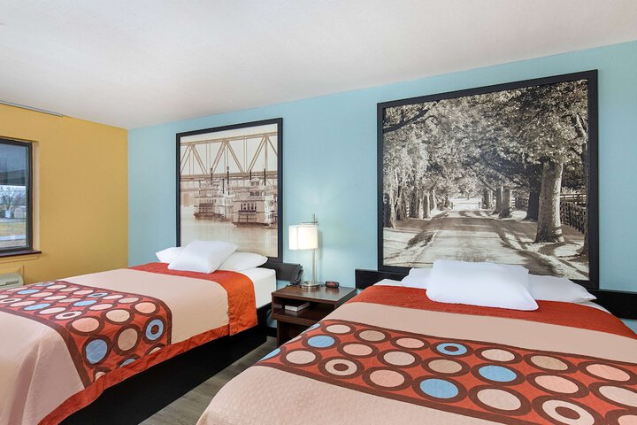 1 Queen Bed (2 of 15)