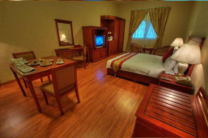 Room 5 of 8