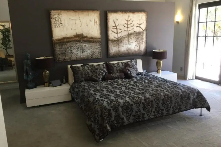 Room 2 of 20