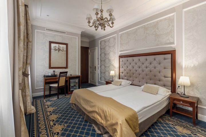 Room 12 of 48