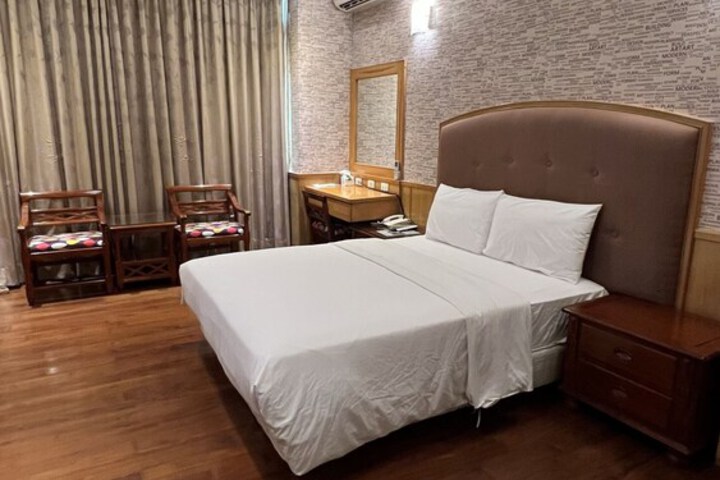 Room 8 of 79