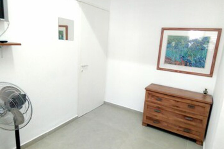 Room 28 of 49