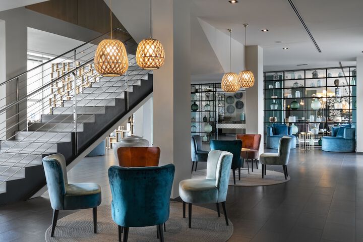 Entrance & Lobby
