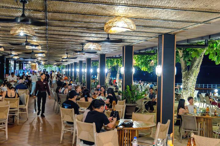 Dining 98 of 133