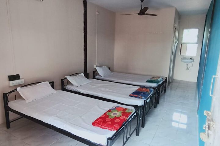 Room 9 of 102