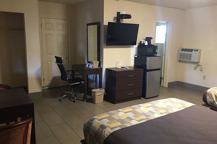 2 Queen Beds (3 of 8)