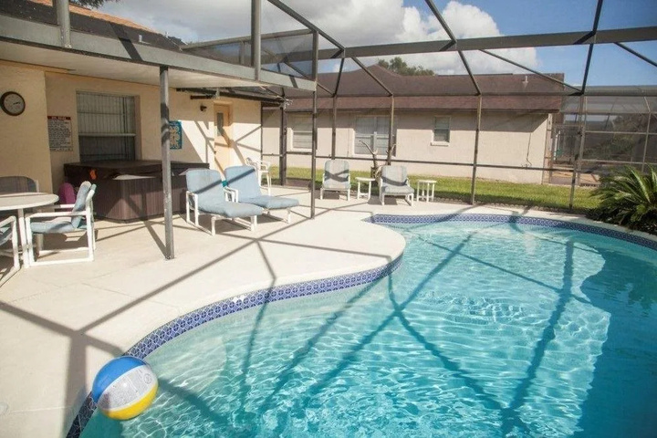 Pool 9 of 15