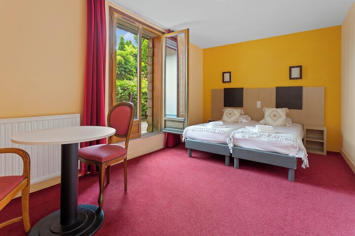 Room 45 of 133