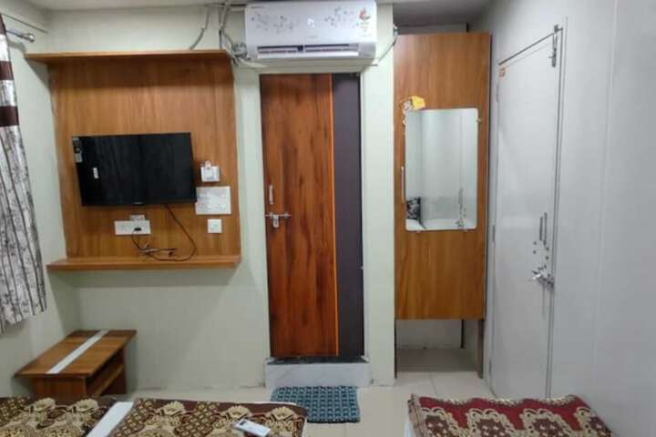 Room 8 of 23