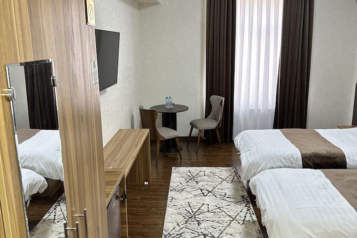 Room 10 of 25
