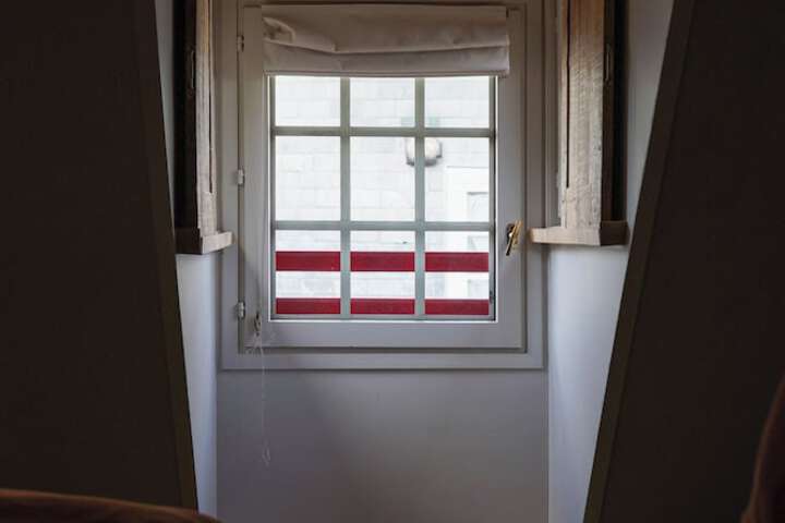 Room 27 of 63