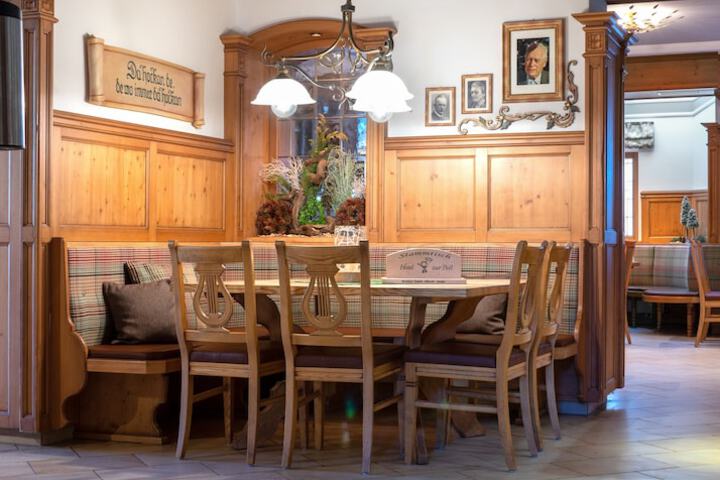 Dining 48 of 63