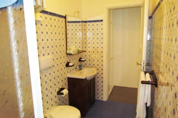 Room 22 of 36