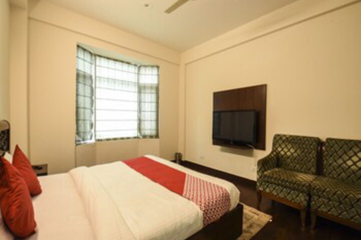 Room 14 of 25