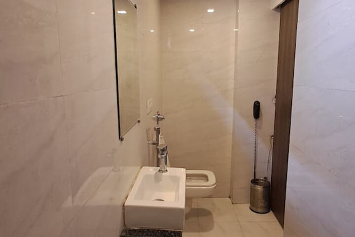 Room 5 of 23