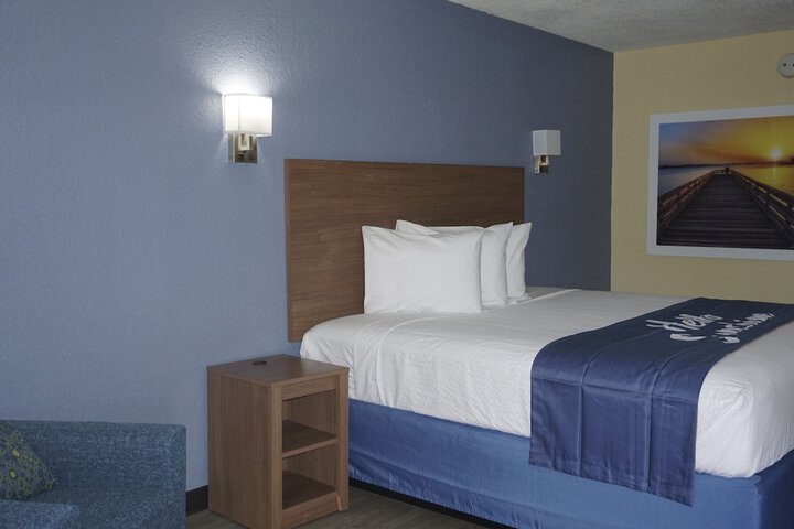1 King Bed (9 of 21)