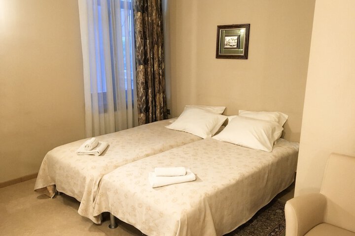 Room 3 of 40