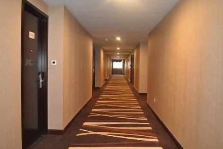 Ballroom/Hall 37 of 45