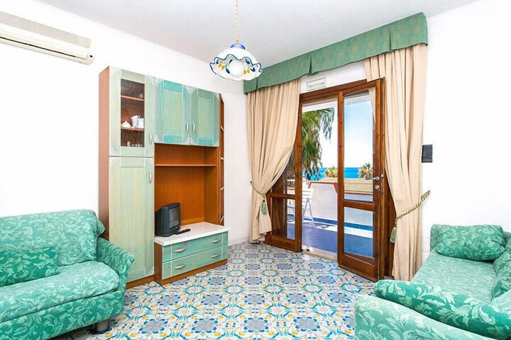 Room 8 of 44