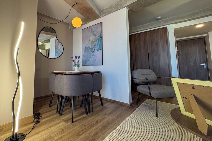 Room 21 of 34