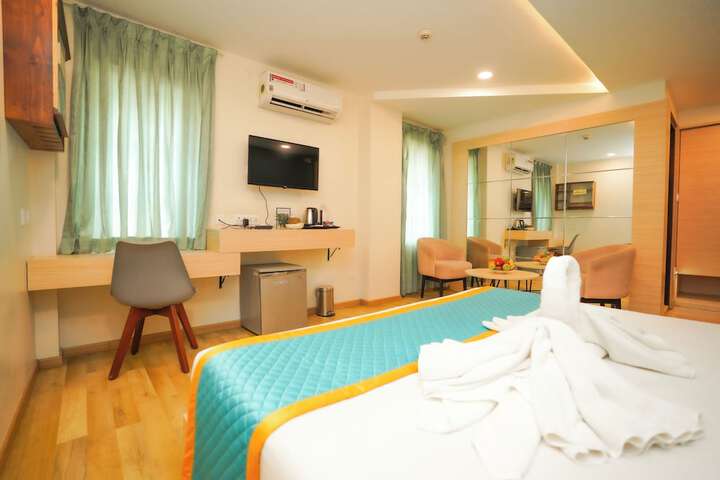 Room 6 of 30