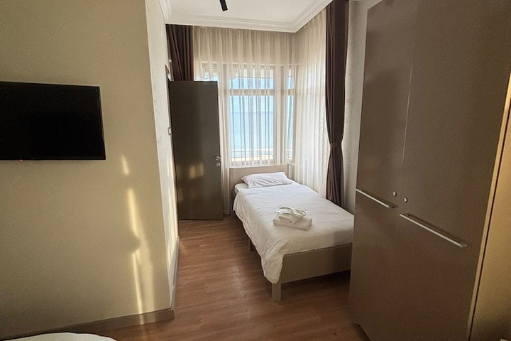 Room 9 of 29