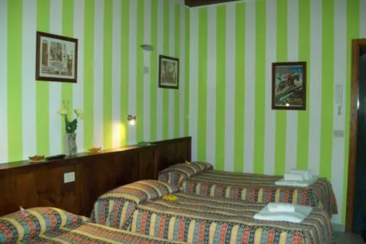 Room 2 of 8