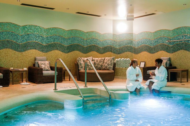Indoor spa tub
