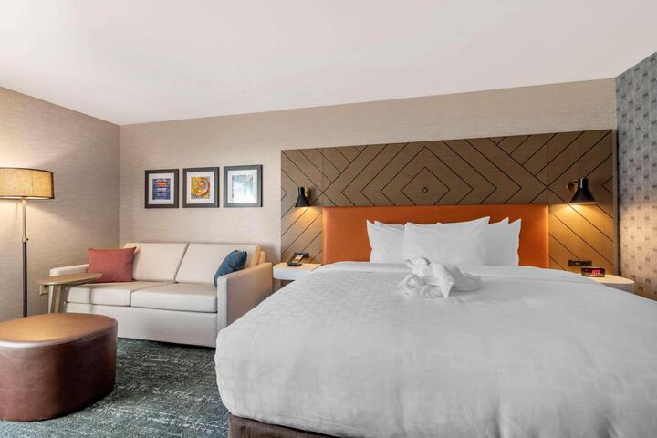 2 Queen Beds (2 of 9)
