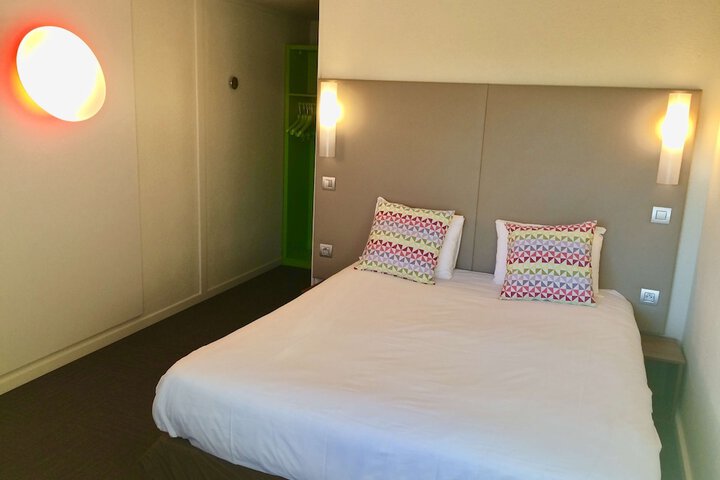 Room 8 of 34
