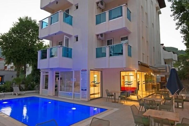 Hotel with Pool