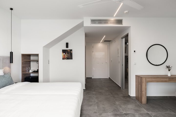 Room 53 of 266