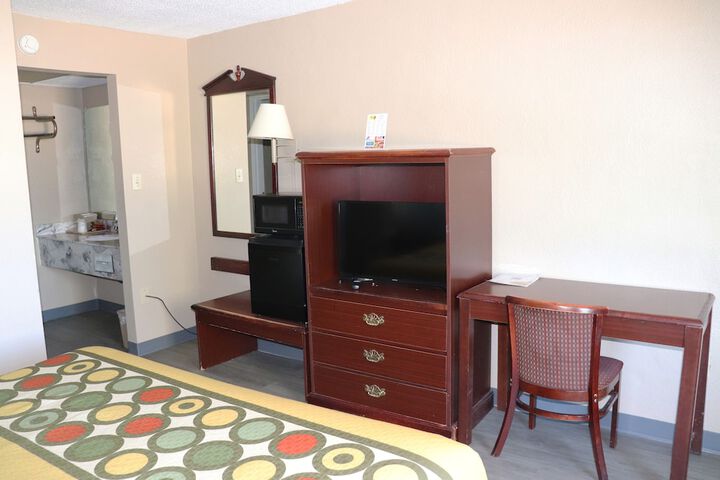 1 King Bed (6 of 21)