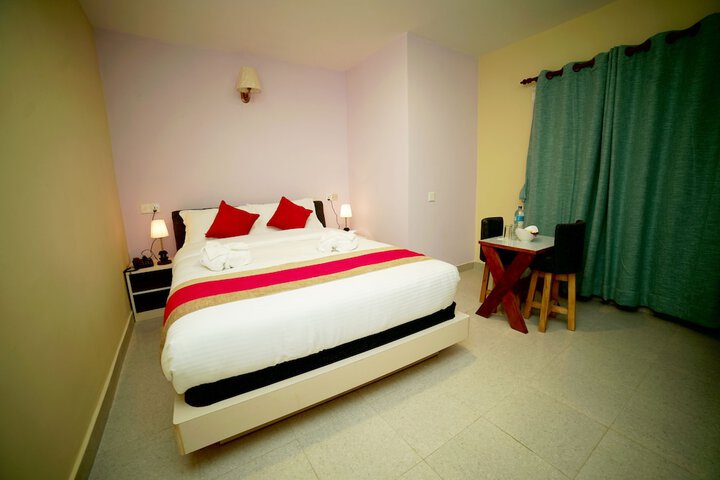 Room 7 of 12