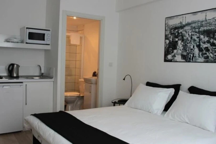 Room 2 of 7