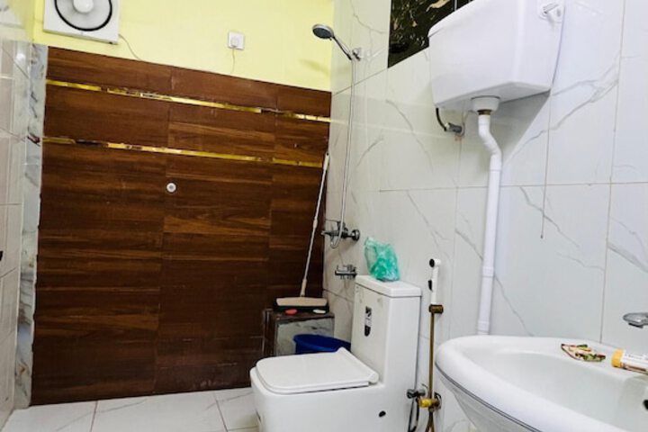 Room 12 of 14