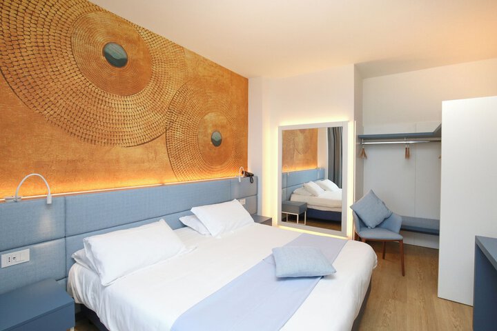 Room 64 of 221