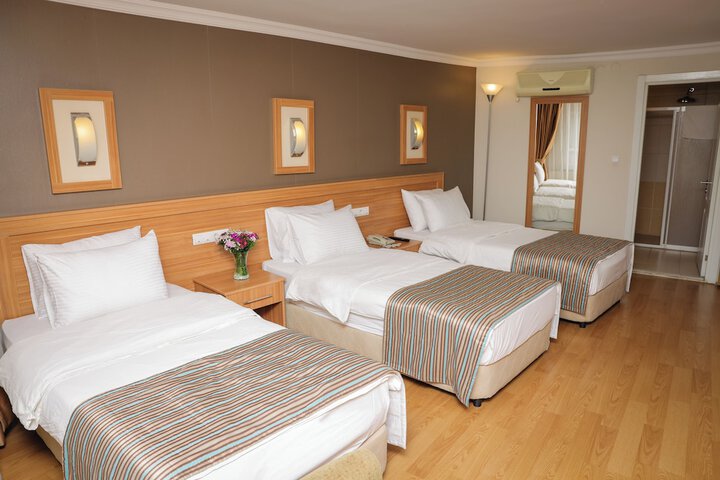Room 14 of 28