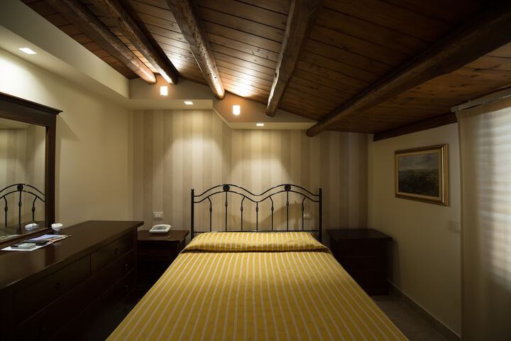 Room 16 of 33