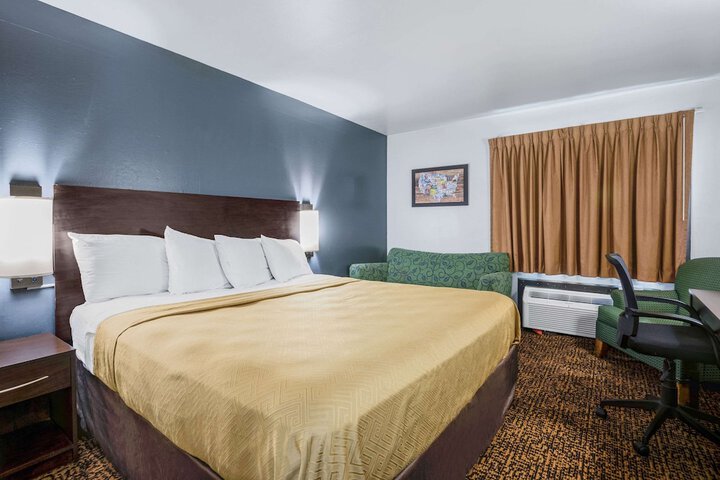 1 King Bed (7 of 7)