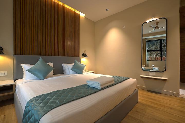 Room 9 of 49