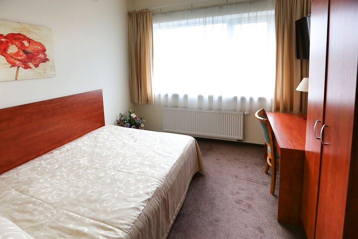 Room 6 of 38