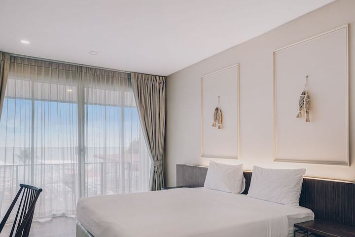 Room 9 of 198