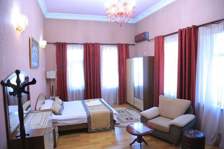 Room 3 of 10