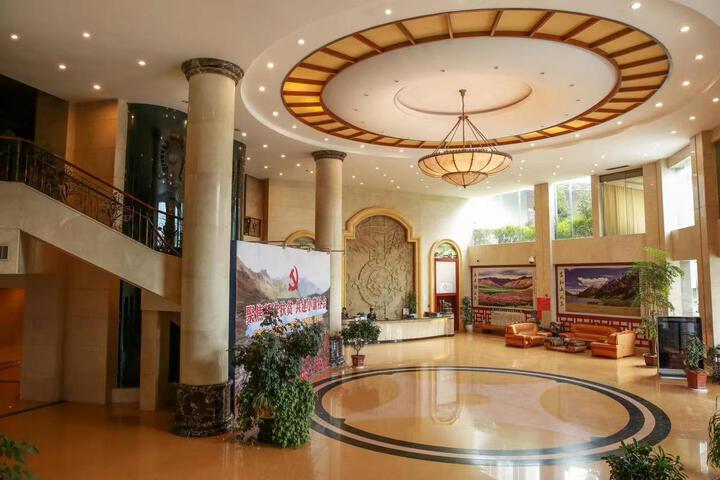 Lanping Jinbi Hotel