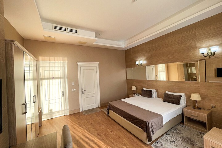 Room 5 of 30