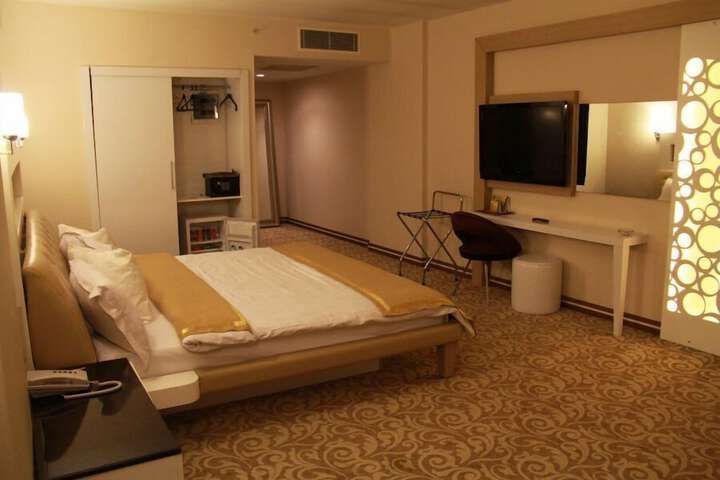 Room 7 of 75