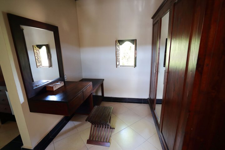Room 17 of 34